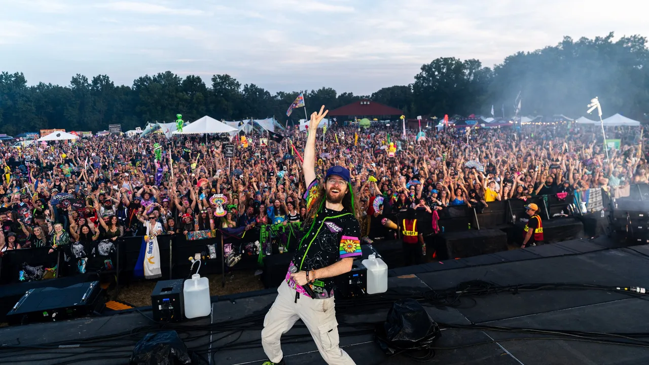 AHEE — Dancefestopia